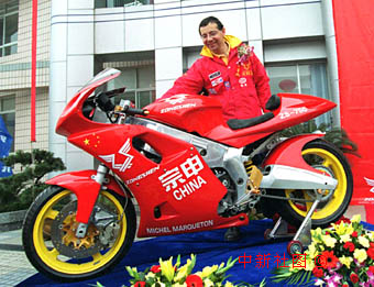 图文:中国自行研制的大排量摩托赛车问世_国内