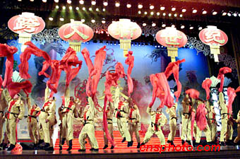 图文:首都军民春节联欢晚会在人民大会堂举行