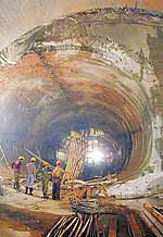广州地铁最大跨度的隧道贯通(图)