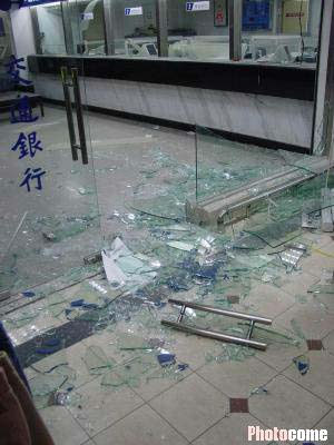 青岛家乐福爆炸尚无人员伤亡 超市将继续营业
