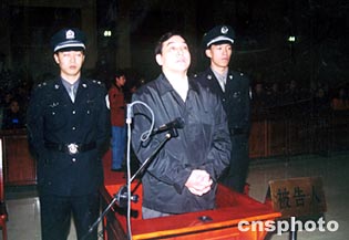 图文:涉嫌受贿86万的原广西副主席刘知炳受审