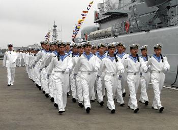 我国海军舰艇编队离开上海 首次出访韩国(多图