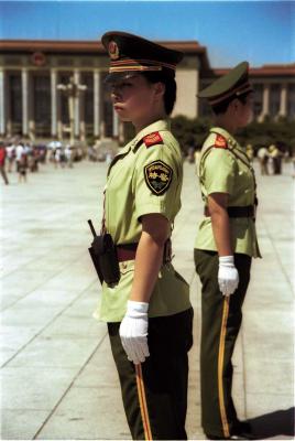 图文:女子特警队今起守卫天安门