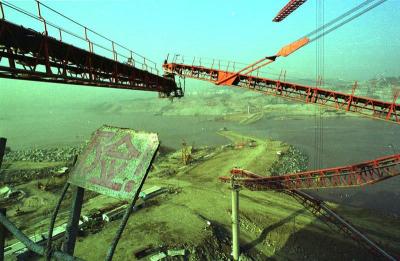 资料图片:发生事故的三峡大坝段塔带机_国内新