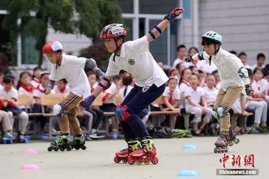  资料图：南京市后标营小学举行轮滑运动会。泱波 摄