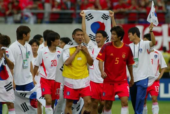  2002年，韩日世界杯上韩国队勇夺殿军。