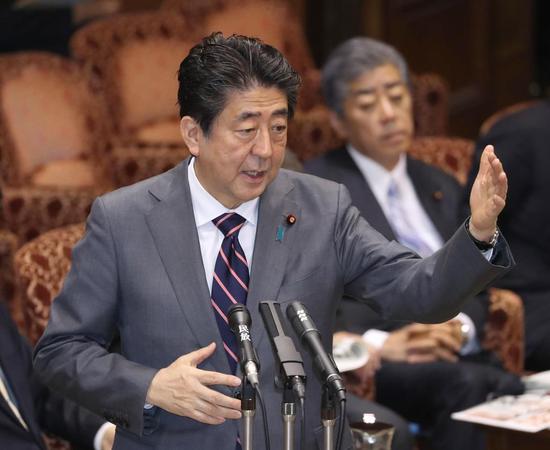 安倍晋三6日上午接受国会参议院预算委员会质询。（图源：《产经新闻》）