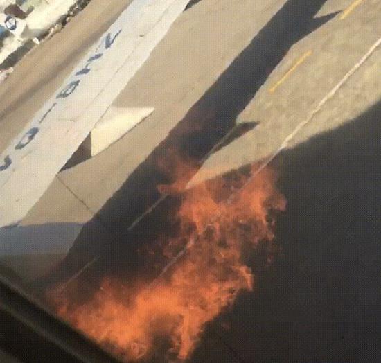 据该航空公司的一位发言人说，飞机引擎喷出的火焰是由气流中断引起的