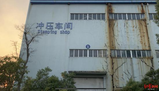 杭州青年莲花工厂的“冲压车间”