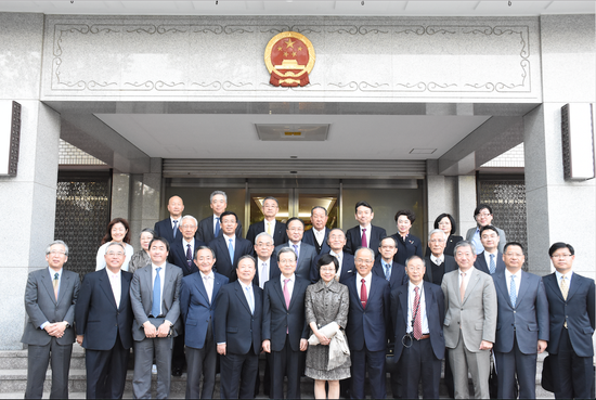 2016年4月12日，上海市人民对外友好协会在东京和上海日本白玉兰会的20位历届白玉兰获奖者欢聚一堂，共叙友情。