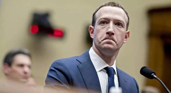 中国新闻周刊：Facebook为什么要模仿微信？