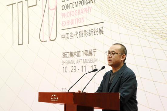 中国美术学院跨媒体学院实验艺术系主任、空间影像研究所所长高世强在开幕式发言  刘世斌摄