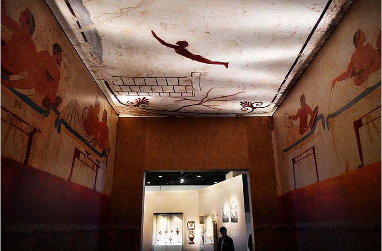 “跳水者之墓”进京，134件地中海文物明起亮相世纪坛