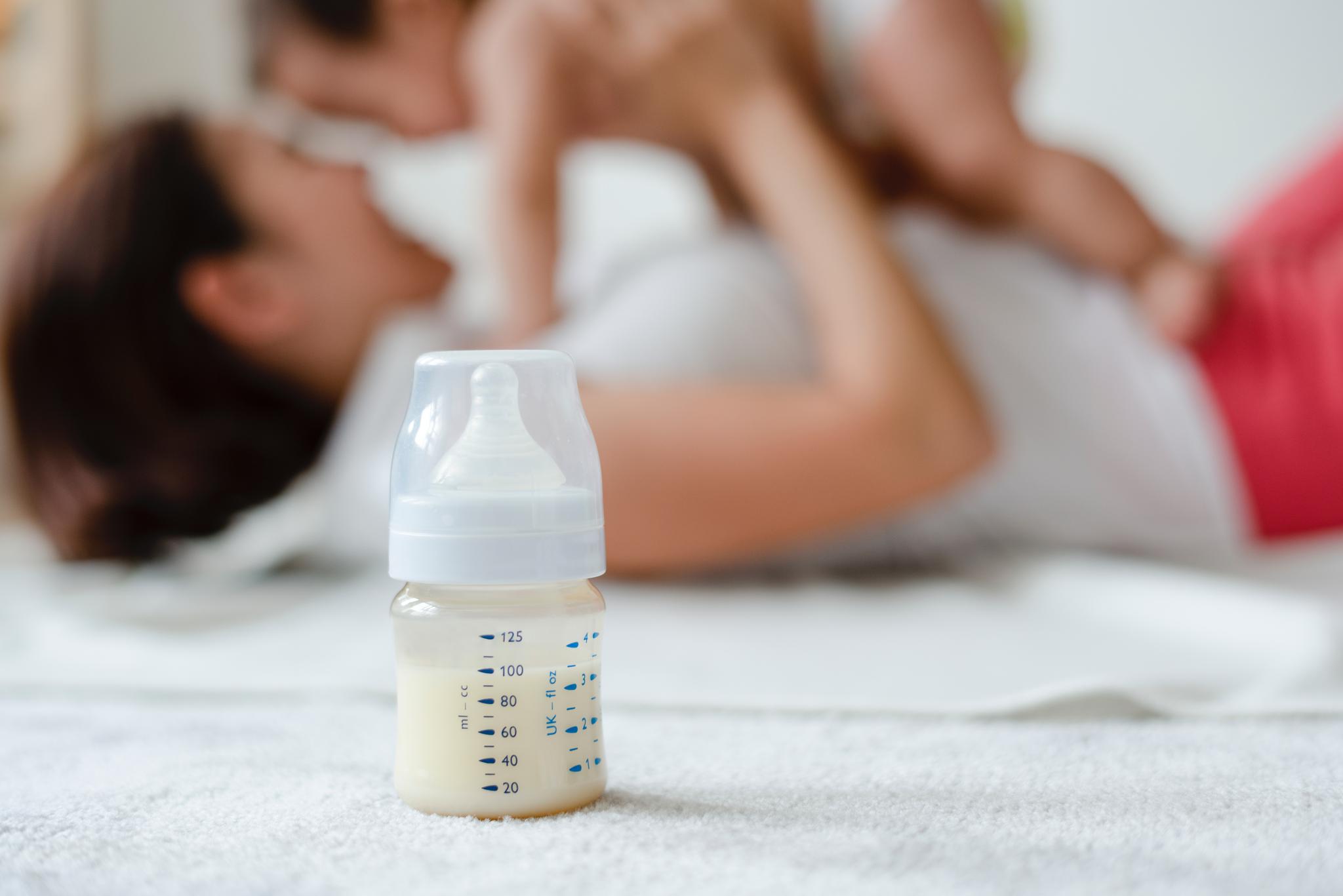 【母乳喂养与外出上班如何兼得?“背奶”妈妈们看过来】怎么背奶