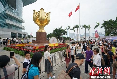 香港金紫荆广场将增旅游巴士停车位 疏导交通