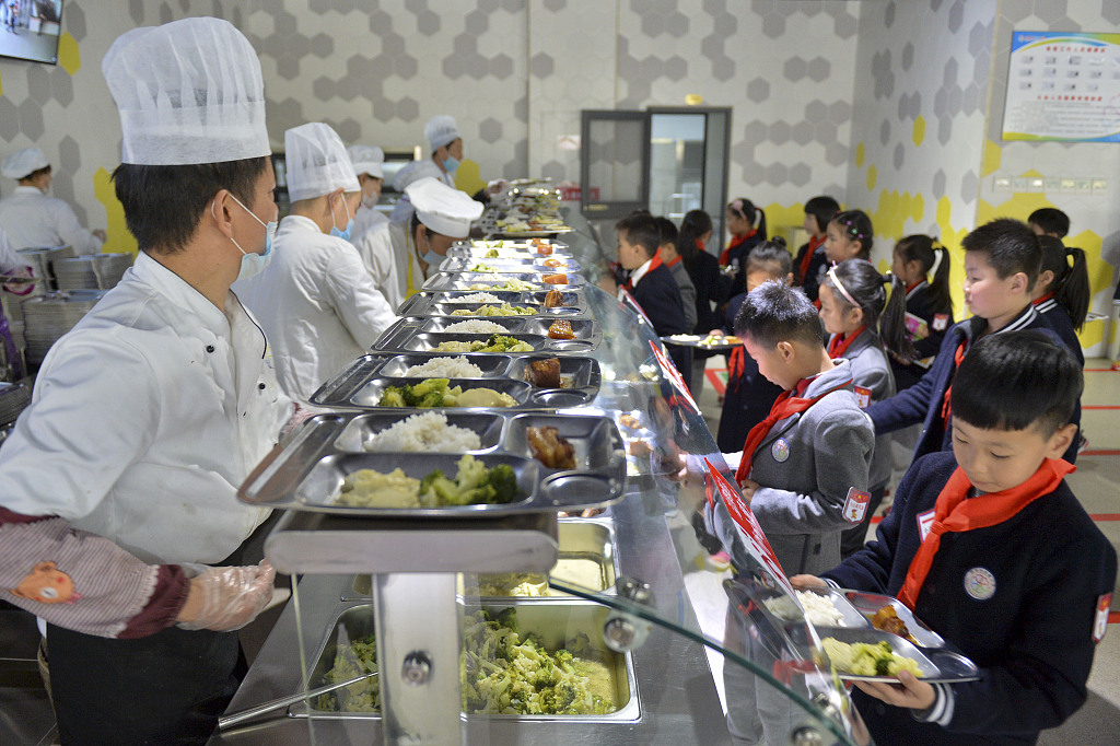 中小学食堂规定 北京中小学健康食堂标准更新 一周食谱不重样
