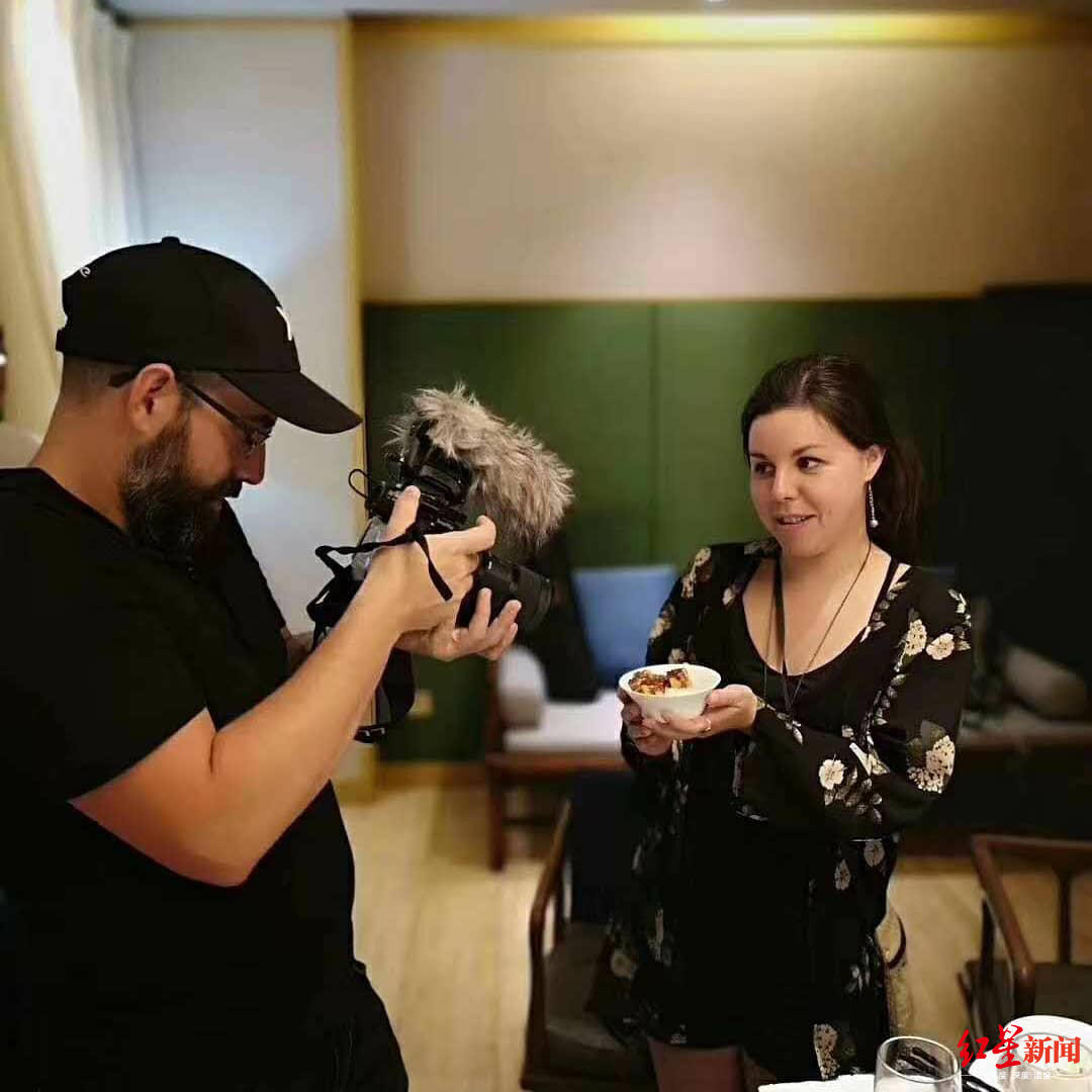 加拿大博主拍摄中国美食纪录片，首站就“深陷”成都