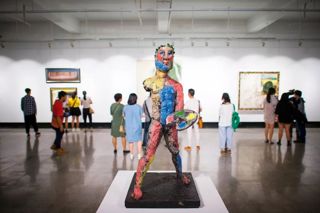  2017年9月12日，艺术家马库斯·吕佩尔兹携带104件作品亮相武汉。这是他首次走进华中地区办展。