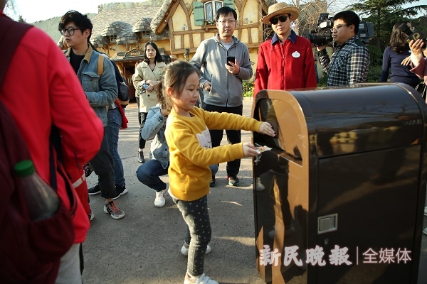 神奇回收站会“聊”环保 来上海迪士尼乐园开启一段探索自然的旅程吧