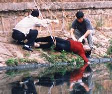 另类女尸图片; 解剖漂亮女尸 解剖漂亮女尸写真; 图文:昆明大观河里漂