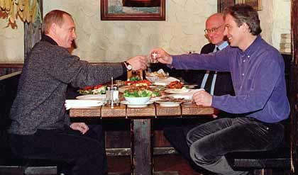 布莱尔访问俄罗斯与普京在餐馆会晤_国际新闻