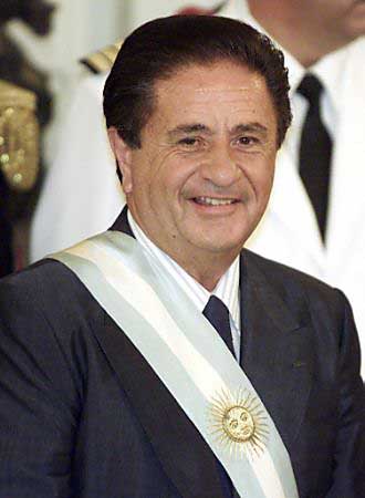 阿根廷新总统爱德华多-杜阿尔德举行就职典礼