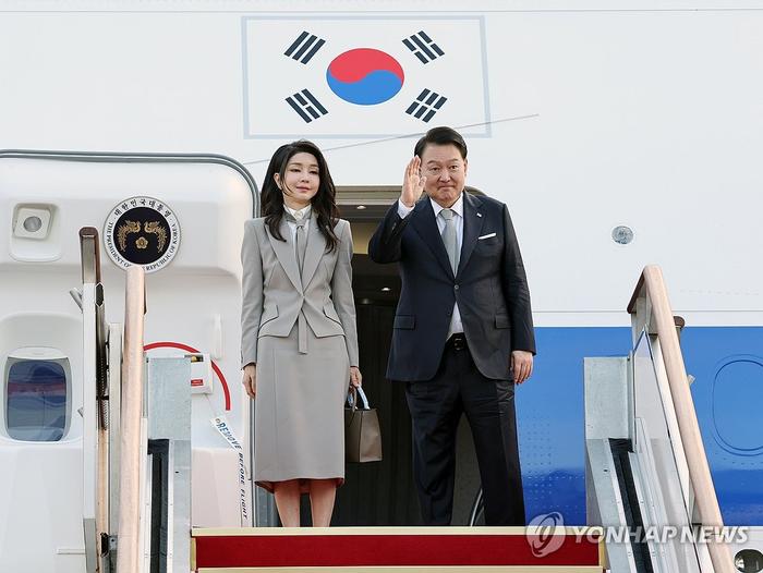 韩国总统批准法院申请拘捕最大在野党党首李在明的要求书