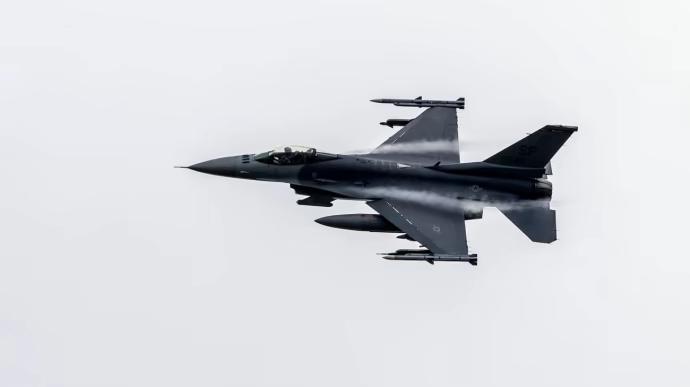 乌军飞行员“训练不足”？自身防空网出现“误击”？F-16战机在乌坠毁引猜测 (http://www.cnwts.cn/) 国际 第1张