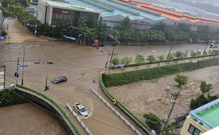 韩国多地降暴雨 近千人被紧急疏散 (http://www.lingxun.net.cn/) 国际 第2张