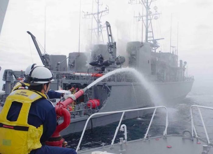 日本海上自卫队起火扫雷艇倾覆 1人下落不明 (http://www.cnwts.cn/) 国际 第1张