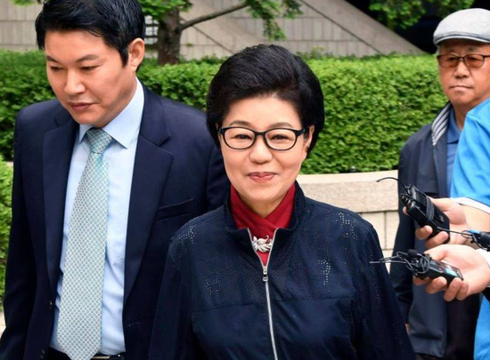 朴槿惠妹妹竞选总统，“坑姐专业户”这把要救姐了？