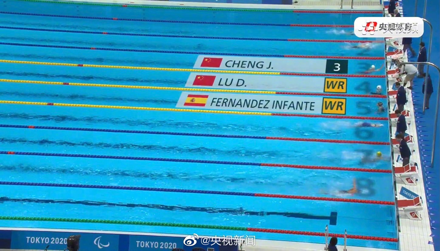 女子50米蝶泳S5级卢冬破纪录夺冠 姑娘好样的！