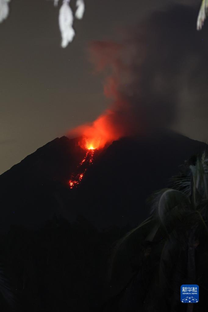外媒：印尼火山喷发致死人数升至34人