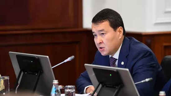 哈萨克斯坦总统托卡耶夫会见集安组织秘书长扎斯