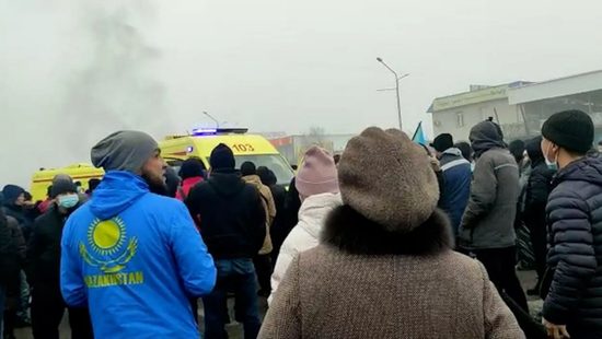 暴徒再次在哈萨克斯坦阿拉木图市中心广场上聚集