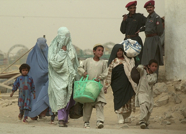 “必须戴面罩”、“亲人被杀”…阿富汗妇女怎么说？
