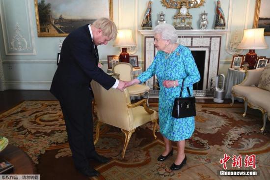 医生建议95岁英女王休息两周 英首相称女王精神很好