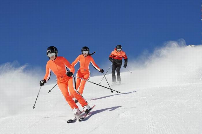 国内滑雪运动从高冷走向大众 谁在紧锣密鼓抢占商机?