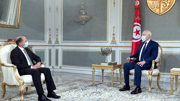 突尼斯：“尊严革命”后，“民主实验室”找寻未来