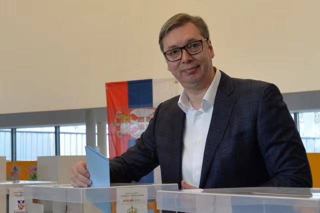 塞尔维亚选举投票率约60%，武契奇目前处于领先地位