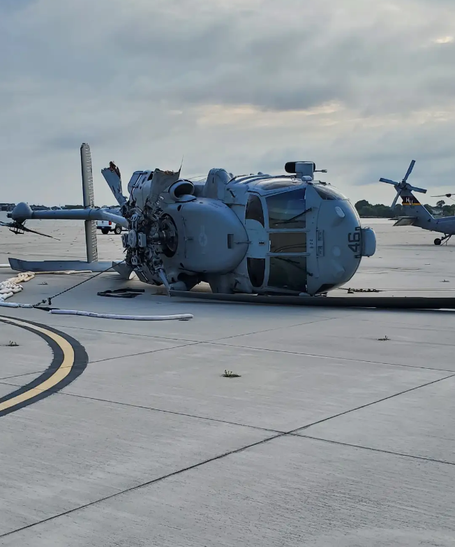 因人为失误，美海军10架直升机在风暴中受损，至少4架被吹翻 (http://www.sztjhome.com/) 国际 第4张