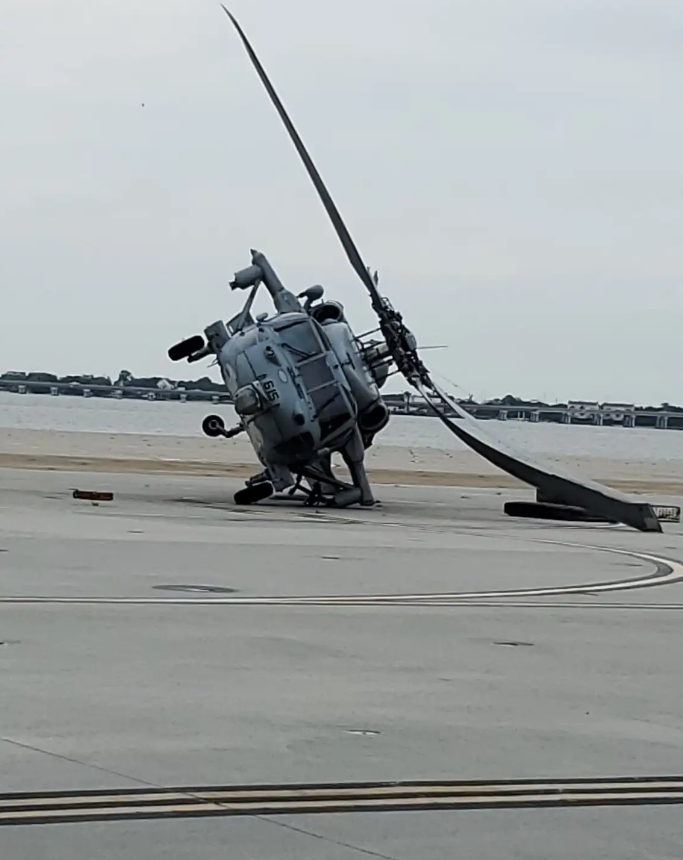 因人为失误，美海军10架直升机在风暴中受损，至少4架被吹翻 (http://www.sztjhome.com/) 国际 第5张