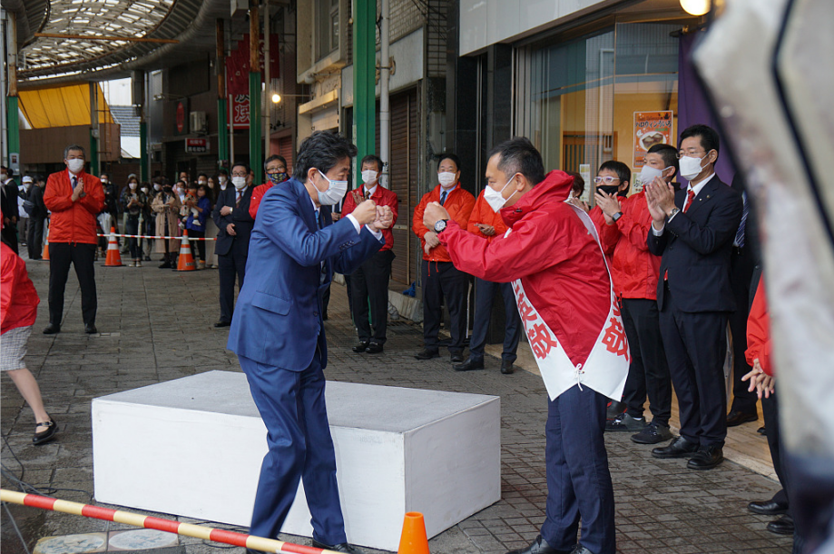 繁华街集会、近距离交谈...日媒称<a href=