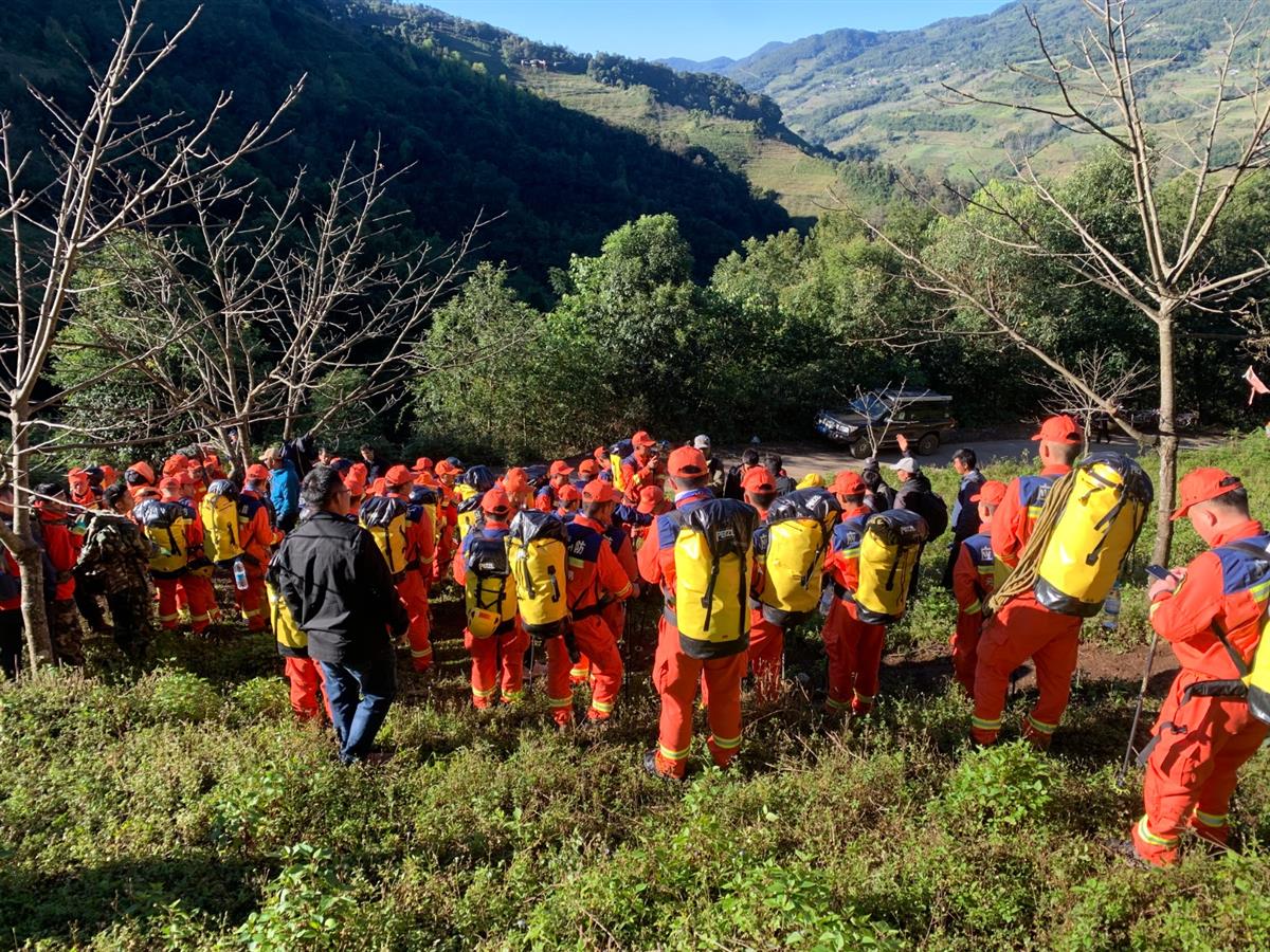 哀牢山4人失踪第8天：雨雾影响救援 重装穿越组24人进山搜索 (http://www.cstr.net.cn/) 资讯 第4张