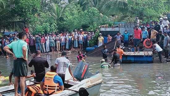 斯里兰卡东部一渡船倾覆 造成至少6人死亡