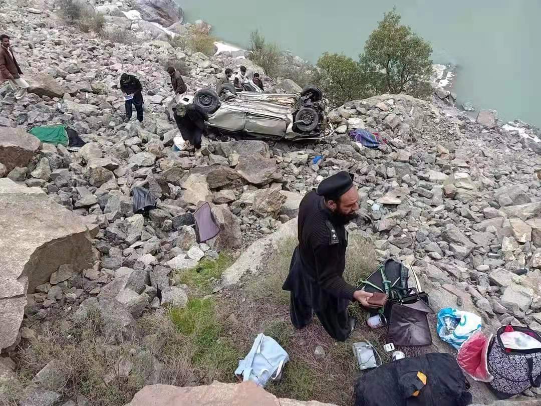 巴基斯坦北部一汽车掉入山谷 致6人死亡