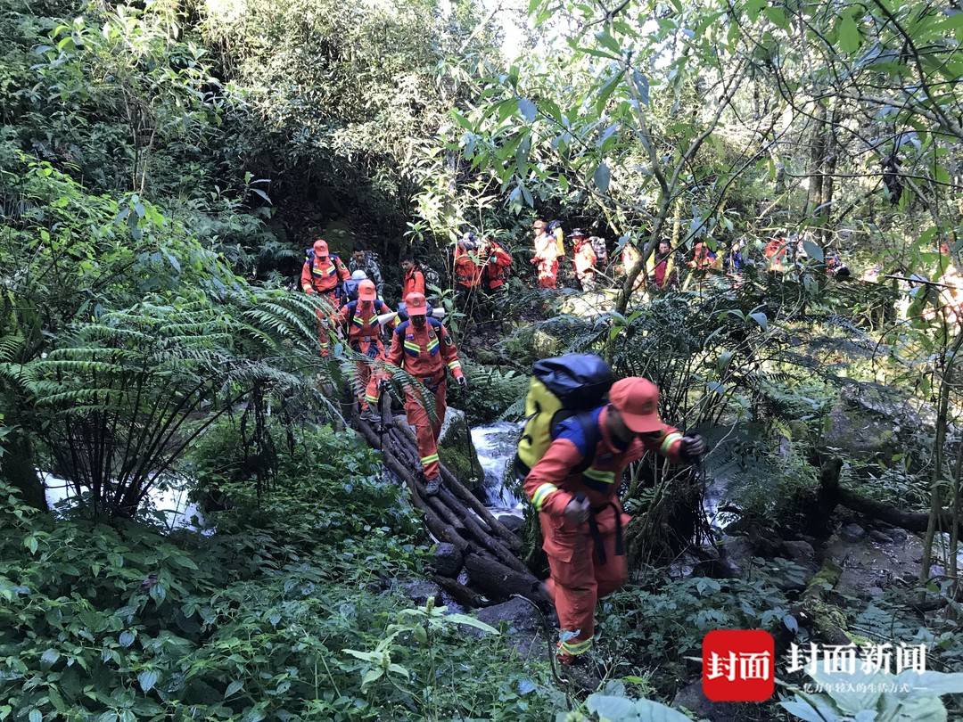 云南哀牢山遇难者遗体转运出山：当晚下了冰雹，救援队有人累倒山上 (http://www.cstr.net.cn/) 资讯 第5张