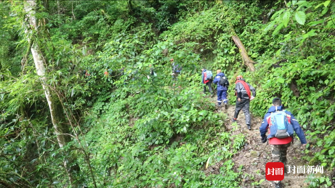 云南哀牢山遇难者遗体转运出山：当晚下了冰雹，救援队有人累倒山上 (http://www.cstr.net.cn/) 资讯 第7张