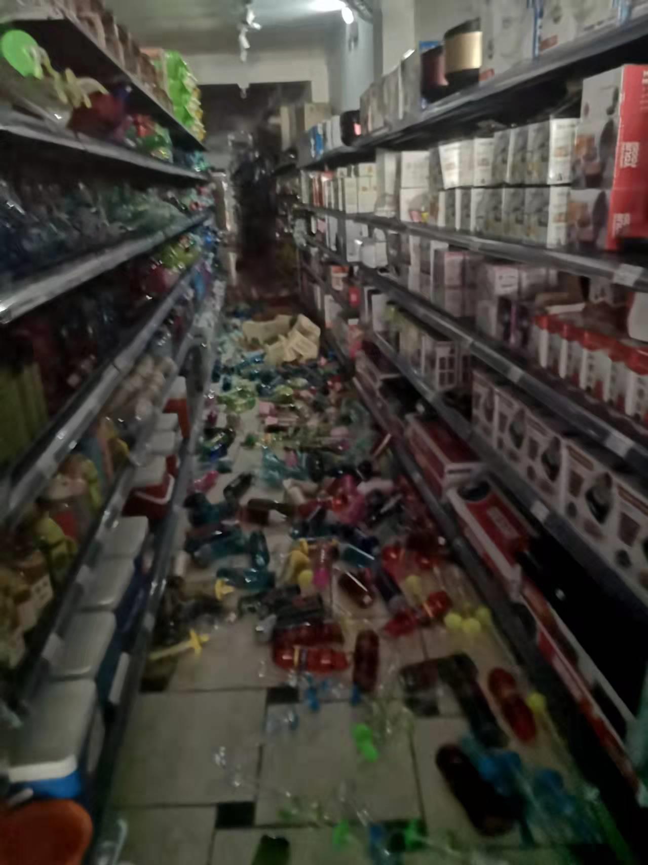 秘鲁北部地震致三省供电大面积中断 多家商店受损