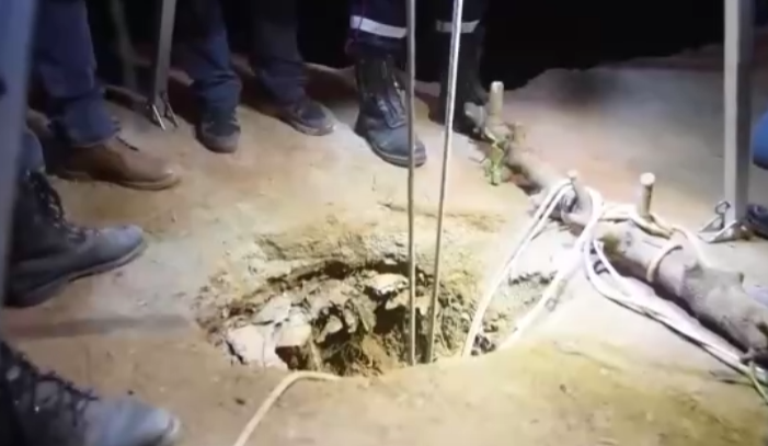 摩洛哥一男童被困深井4天后死亡